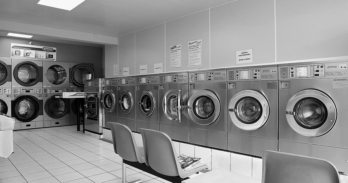 Wasmachines met grote capaciteit voor tapijten bij Safareig L'Escala